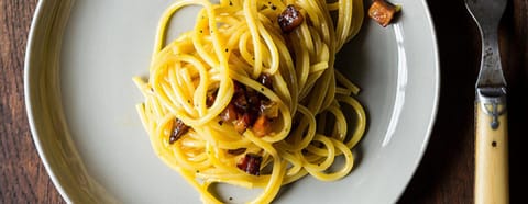 Spaghetti carbonara on a white plate